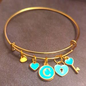 bite & pout "C" Charm Bangle